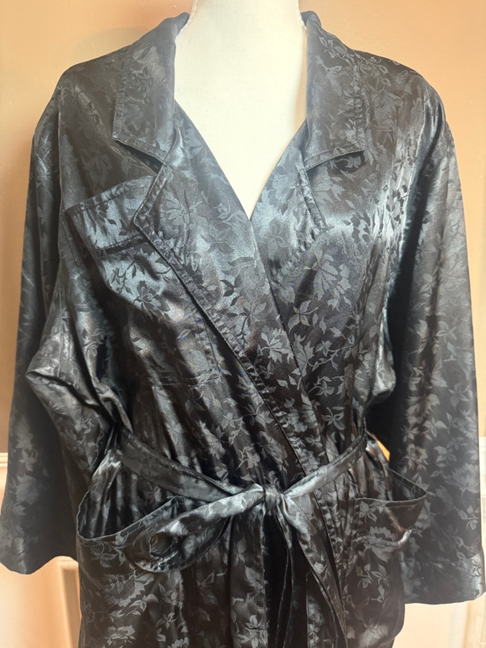 Vintage Victoria’s Secret Gold Label Satin Robe Black Floral M/L - Picture 4 of 11